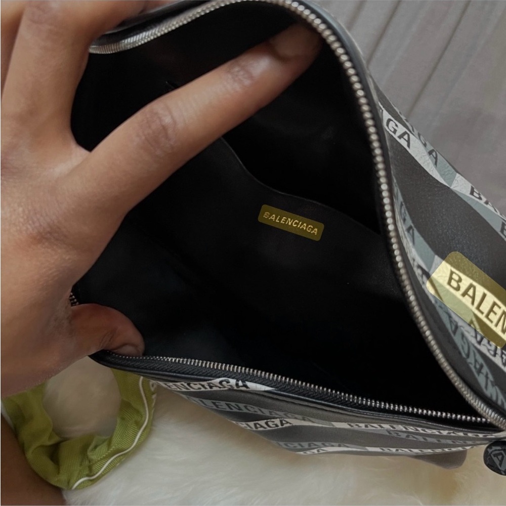 SALE!!! Balenciaga Souvenir Logo Belt Bag - 100% AUTHENTIC!!! - Picture 6 of 10